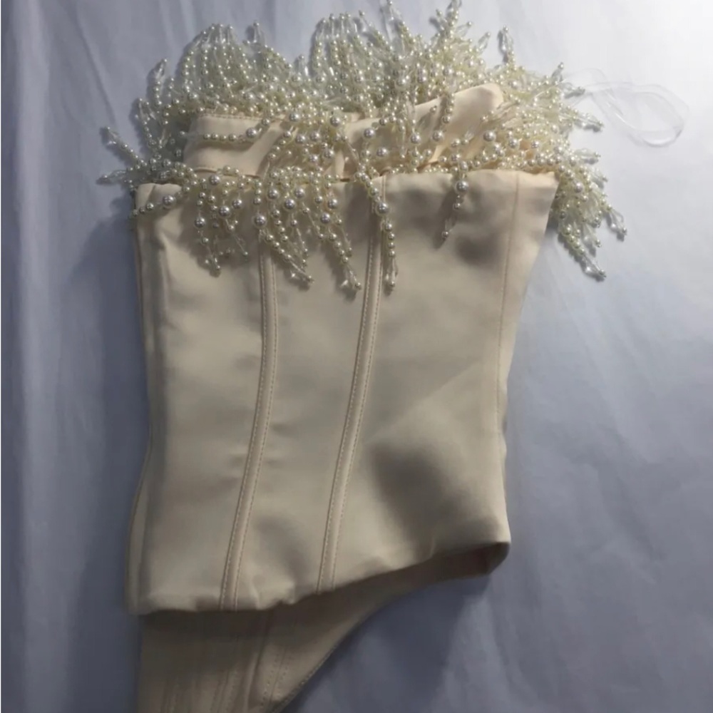 HOUSE OF CB 'Aubrie' Vintage Cream Embellished Satin Corset - Picture 6 of 6